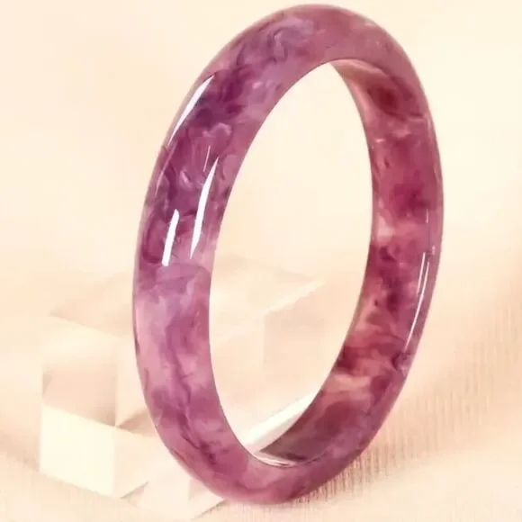Inspired Acrylic Amethyst Bracelet with Delicate Lilac Hue - Picture 5 of 6